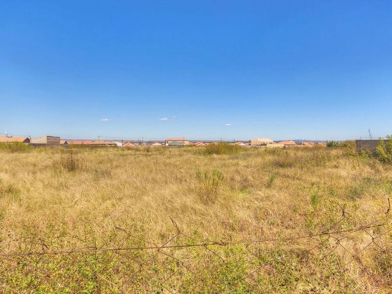 Vacant stand for commercial usage - Photo 7