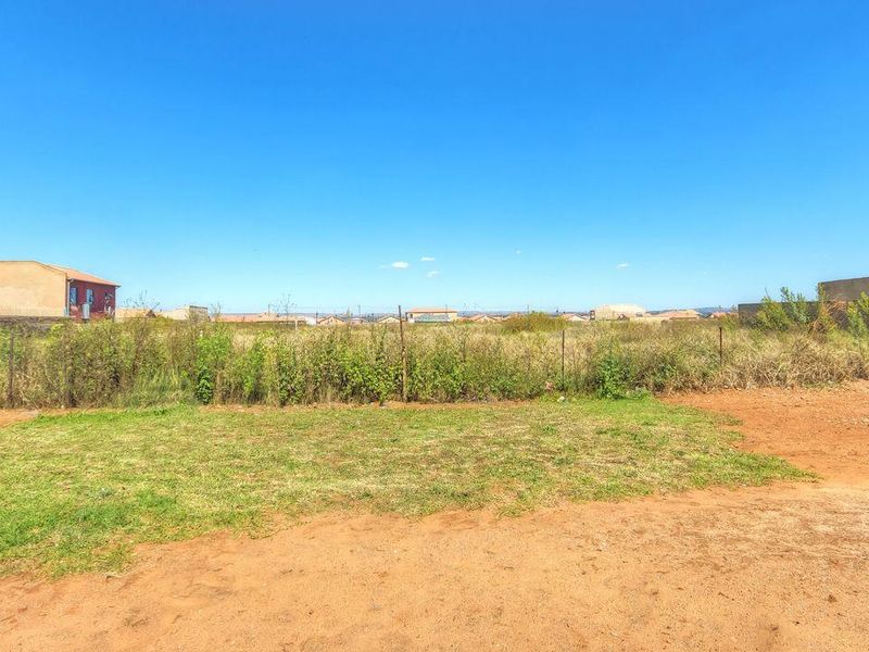 Vacant stand for commercial usage - Photo 3