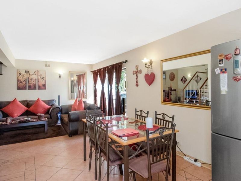 Lovely 2 bedroom, 2.5 bathroom home - Photo 5