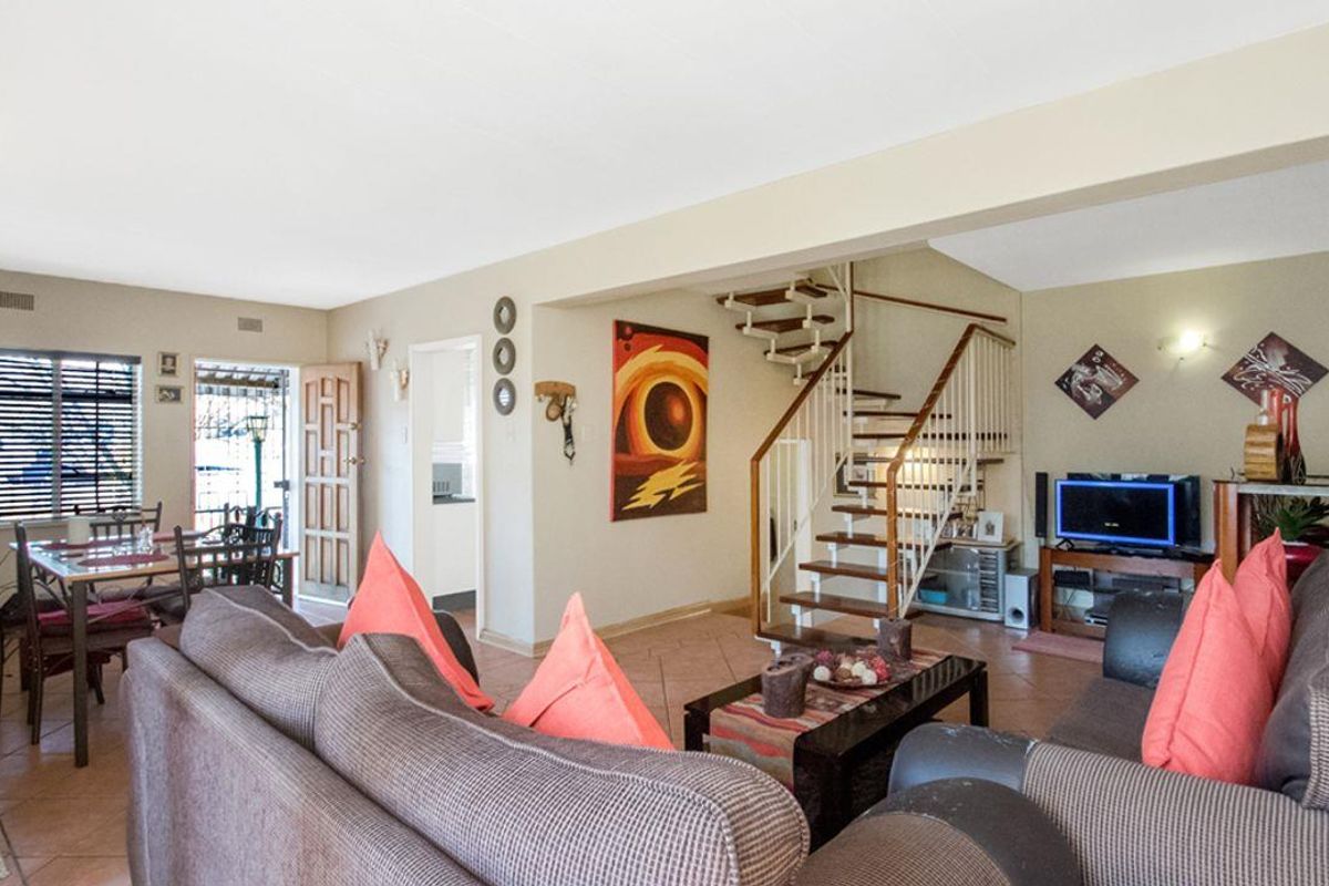 Lovely 2 bedroom, 2.5 bathroom home - Photo 2