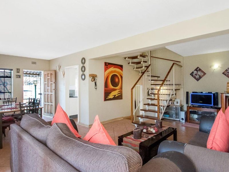 Lovely 2 bedroom, 2.5 bathroom home - Photo 2