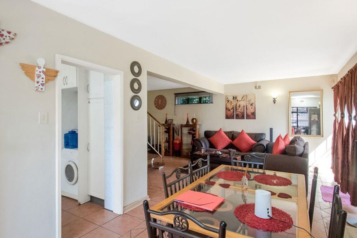 Lovely 2 bedroom, 2.5 bathroom home - Photo 4