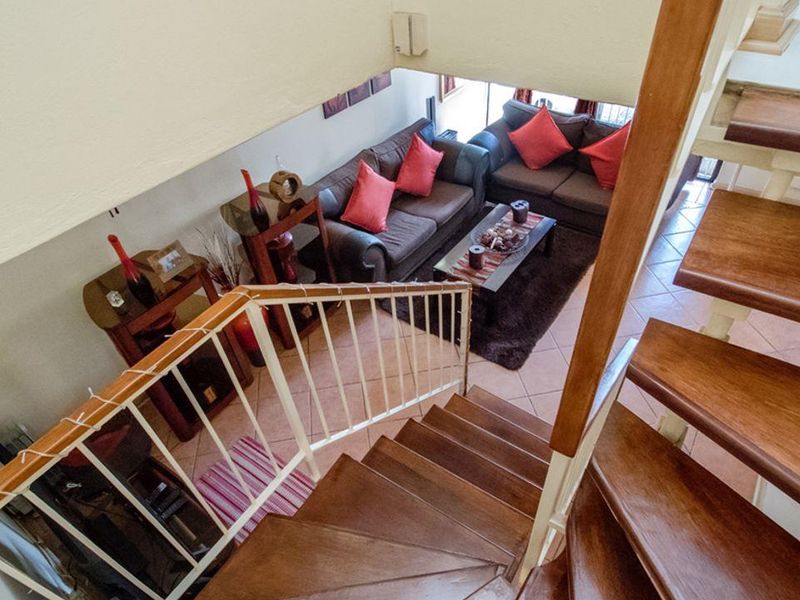 Lovely 2 bedroom, 2.5 bathroom home - Photo 10