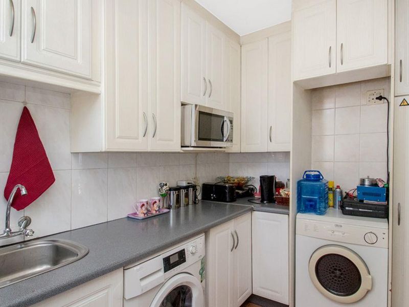 Lovely 2 bedroom, 2.5 bathroom home - Photo 8