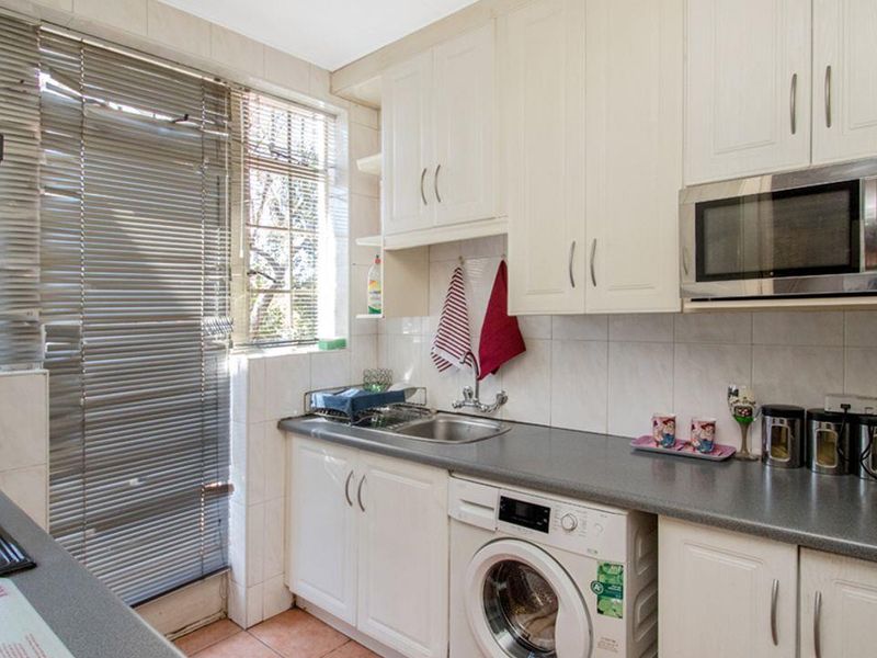 Lovely 2 bedroom, 2.5 bathroom home - Photo 7