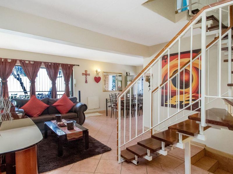 Lovely 2 bedroom, 2.5 bathroom home - Photo 3