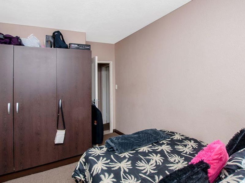 Renovated 2 Bedroom 2 Bathroom Ground Floor Townhouse in Sheffield Rock â Move-In Ready! - Photo 10