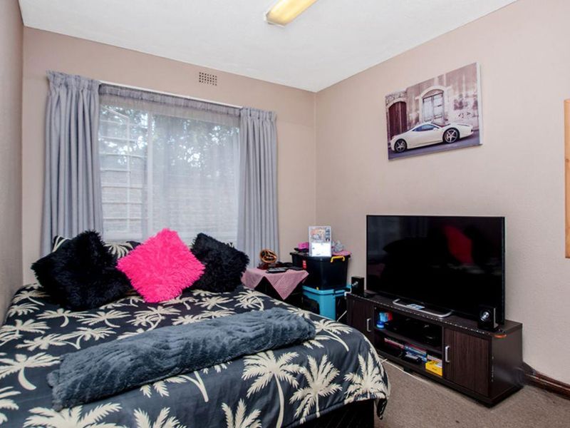 Renovated 2 Bedroom 2 Bathroom Ground Floor Townhouse in Sheffield Rock â Move-In Ready! - Photo 9