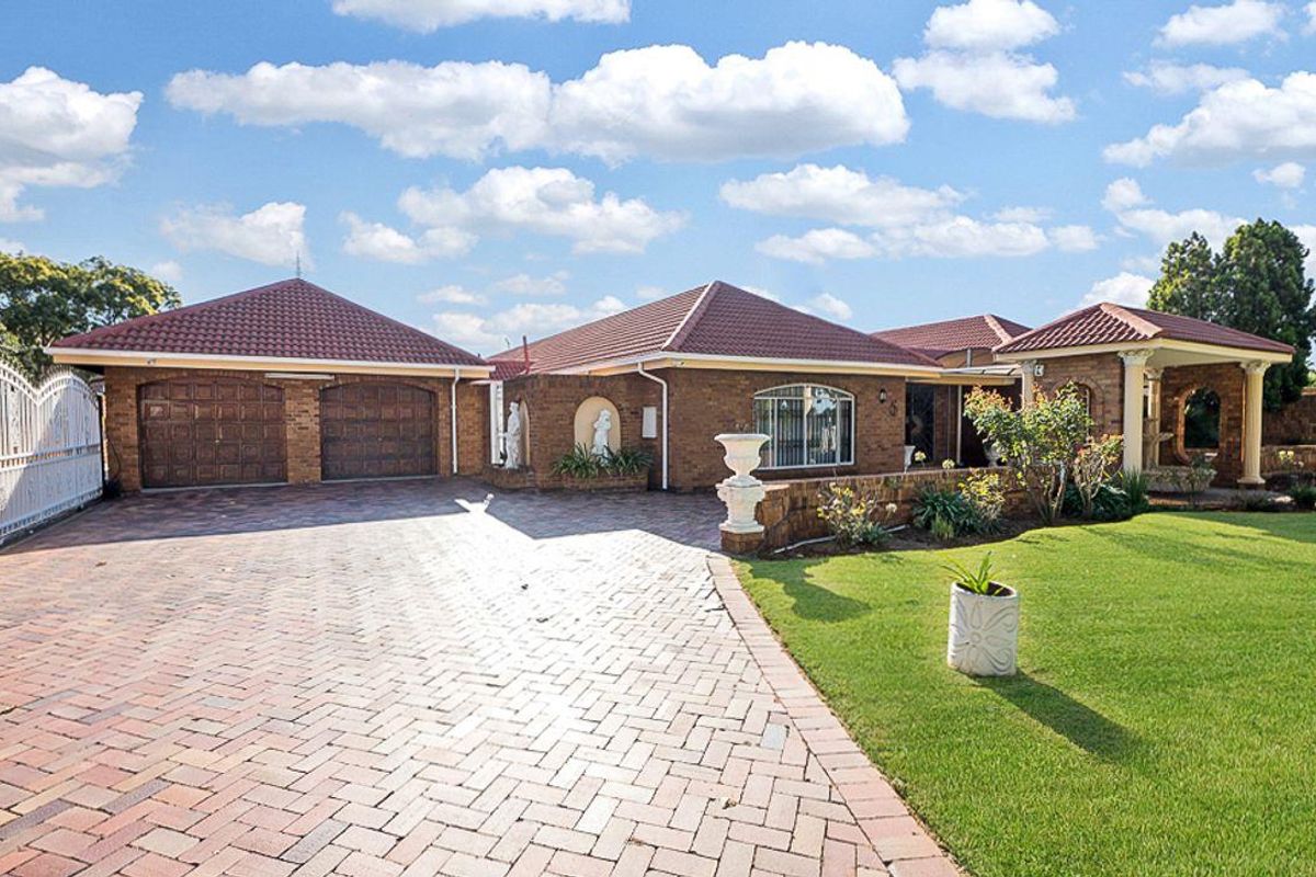 Location is key, and this Gorgeous home is on point. - Photo 4