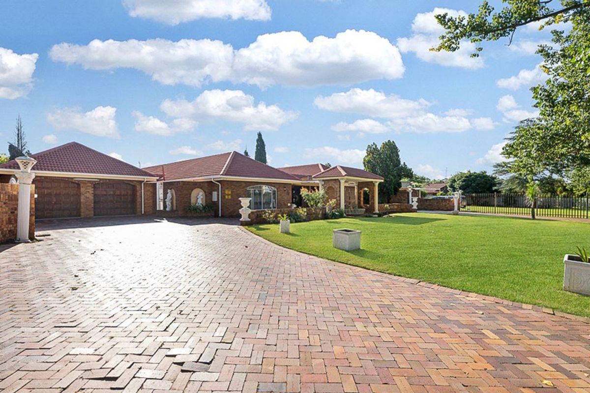 Location is key, and this Gorgeous home is on point. - Photo 5