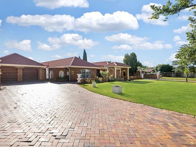 Location is key, and this Gorgeous home is on point. - Photo 5