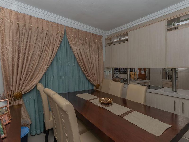 A Modern 4 Bedroom House In Corlett Gardens. - Photo 5