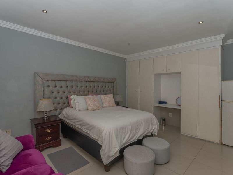 A Modern 4 Bedroom House In Corlett Gardens. - Photo 9