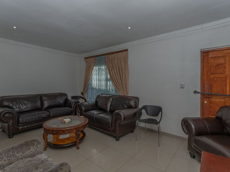 A Modern 4 Bedroom House In Corlett Gardens. - Photo 7