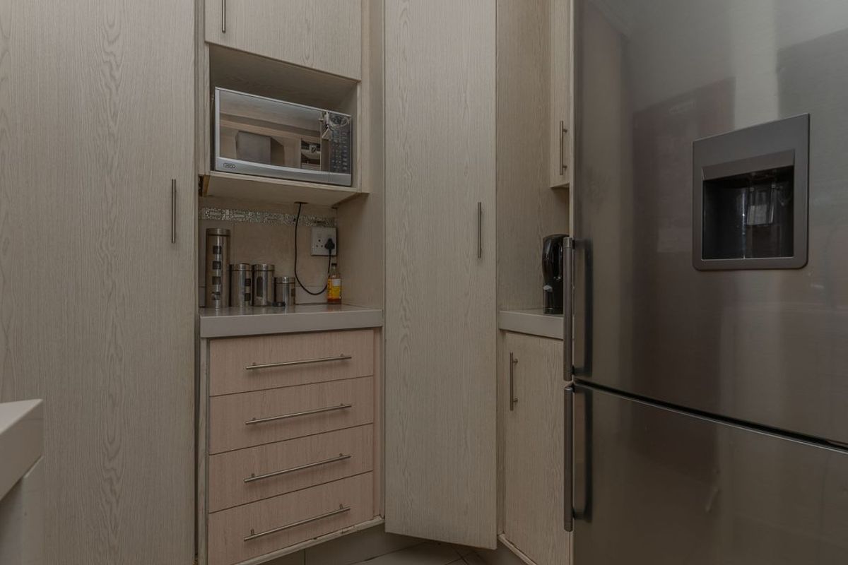 A Modern 4 Bedroom House In Corlett Gardens. - Photo 4