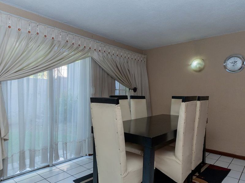 A 2 Bedroom Duplex Townhouse In Corlett Gardens. - Photo 6