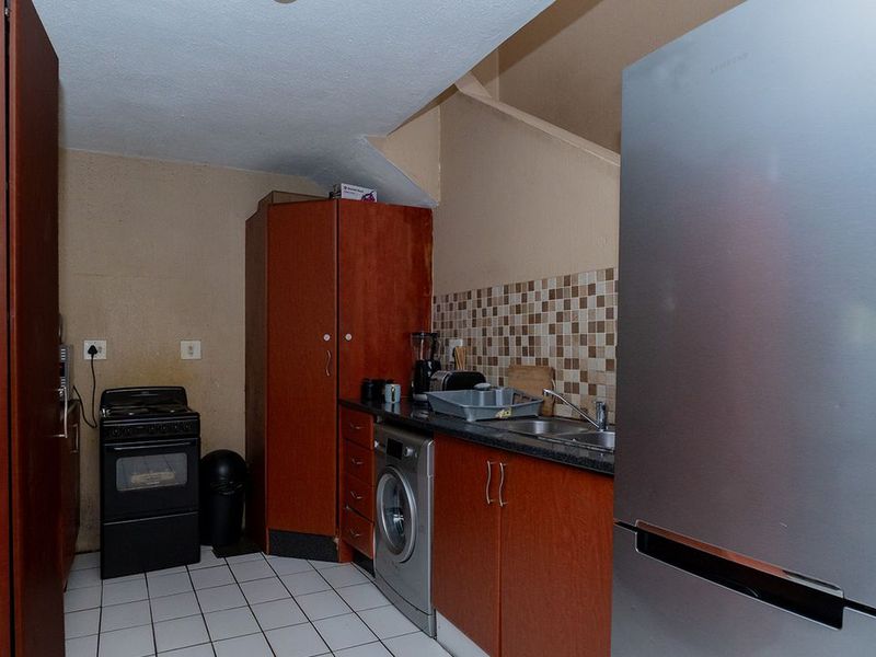 A 2 Bedroom Duplex Townhouse In Corlett Gardens. - Photo 7