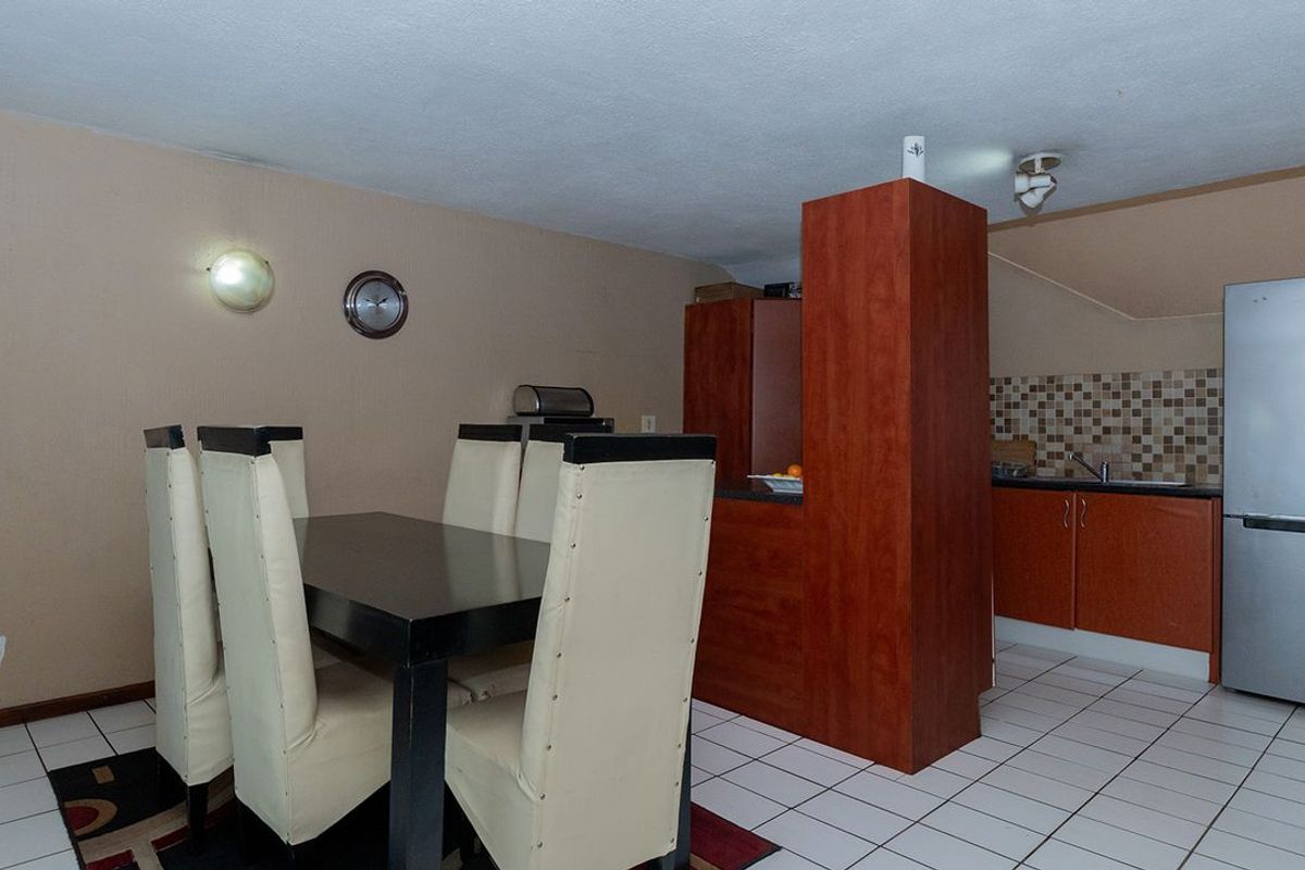 A 2 Bedroom Duplex Townhouse In Corlett Gardens. - Photo 5