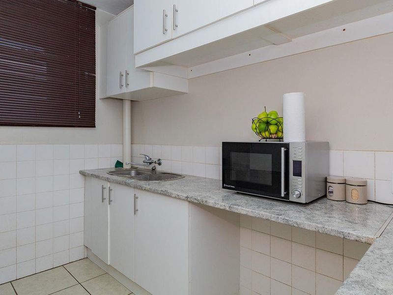 A Cozy 1.5 Bedroom Apartment In Kew. - Photo 3