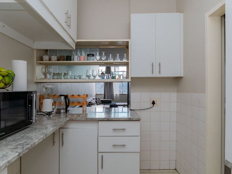 A Cozy 1.5 Bedroom Apartment In Kew. - Photo 2