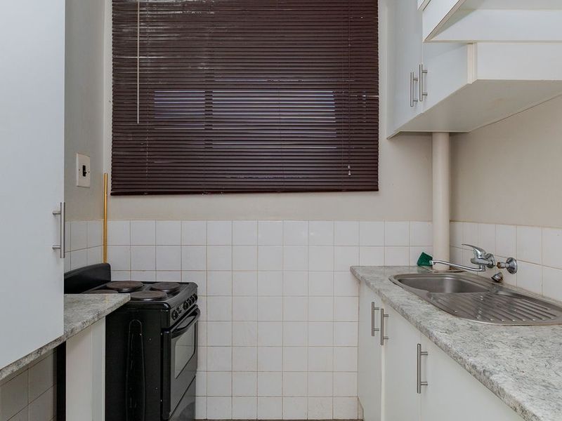 A Cozy 1.5 Bedroom Apartment In Kew. - Photo 4