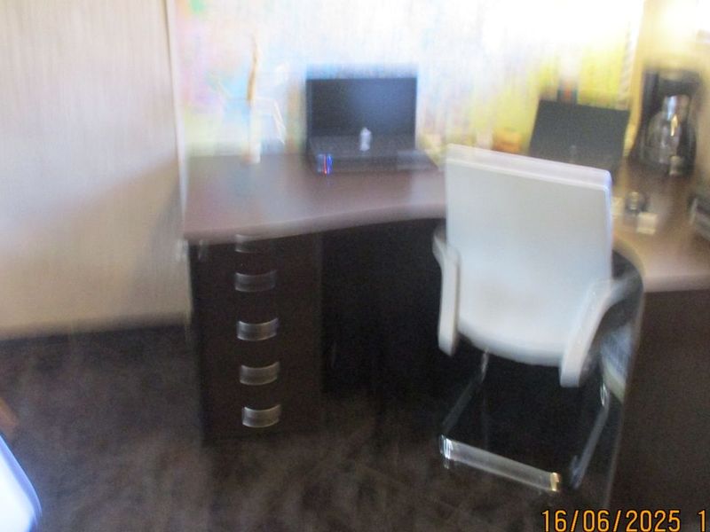 A Cozy 2 Bedroom Duplex Apartment In Sought-After Lyndhurst. - Photo 10