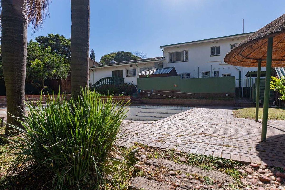 A Stunning 4 Bedroom Double Storey  House For Sale In Rembrandt Park. - Photo 4