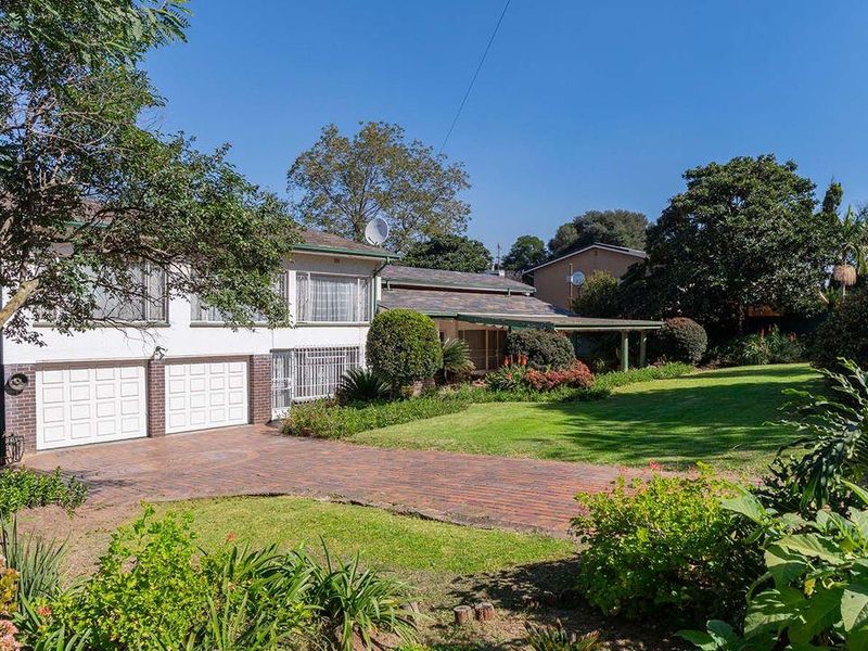 A Stunning 4 Bedroom Double Storey  House For Sale In Rembrandt Park. - Photo 2