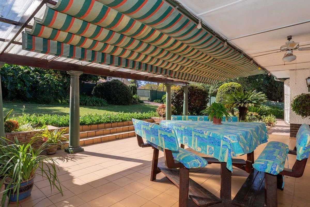 A Stunning 4 Bedroom Double Storey  House For Sale In Rembrandt Park. - Photo 3