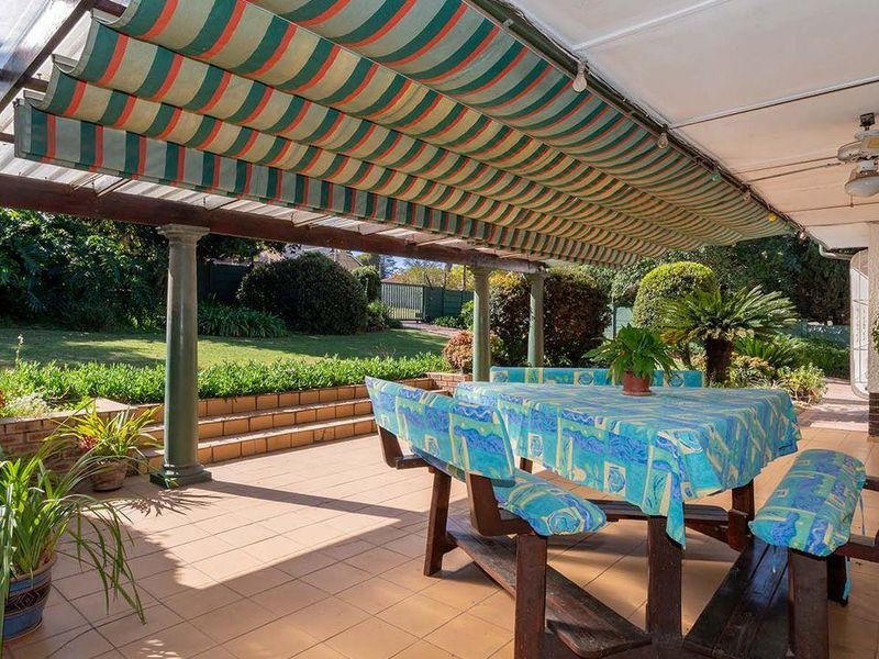 A Stunning 4 Bedroom Double Storey  House For Sale In Rembrandt Park. - Photo 3