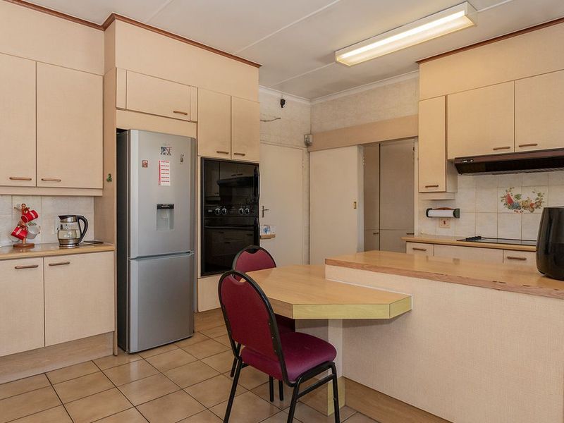 A Stunning 4 Bedroom Double Storey  House For Sale In Rembrandt Park. - Photo 10