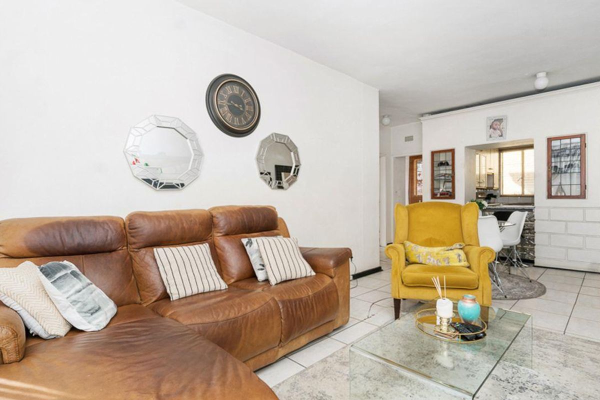 A 2 Bedroom Apartment In Lyndhurst. - Photo 5