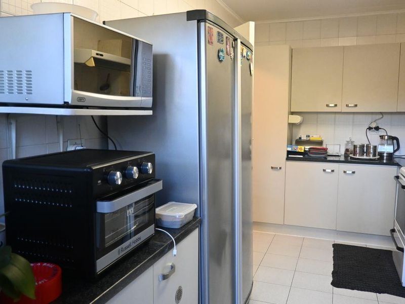 A Stunning 3-Bedroom Townhouse Simplex for Sale In Rembrandt Park, - Photo 5