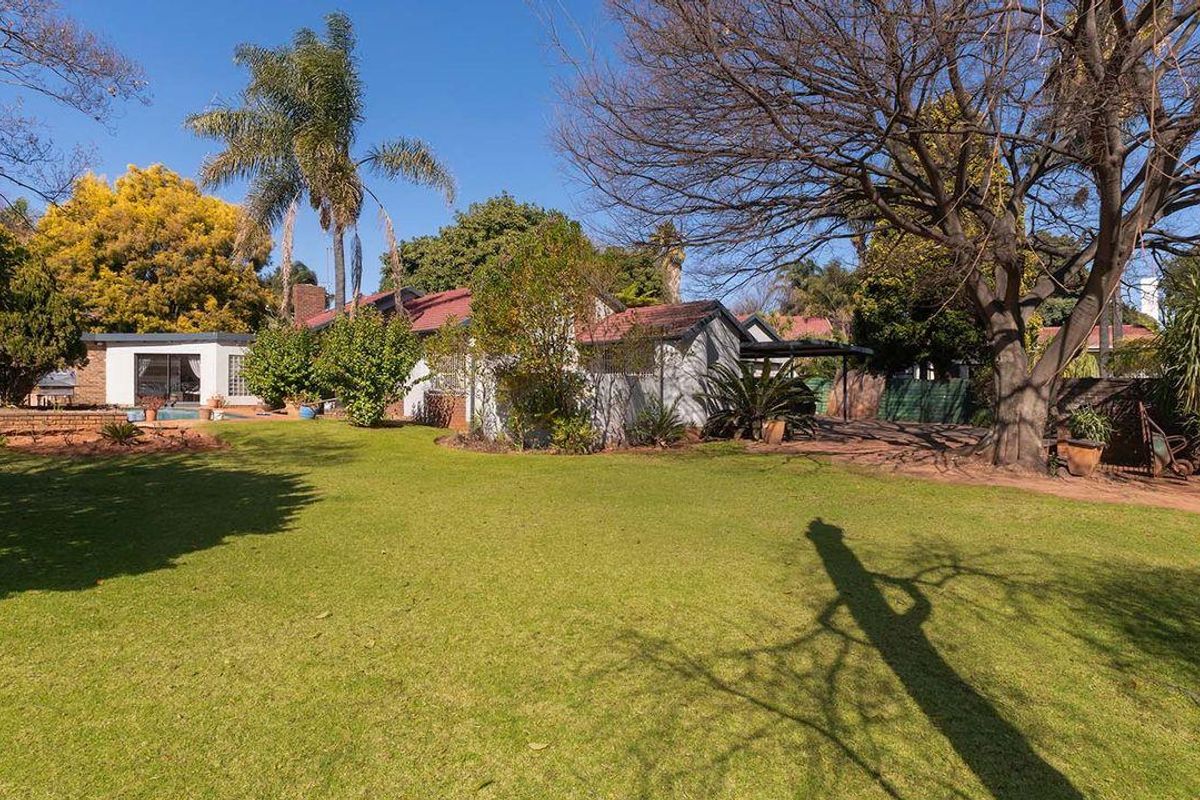 Over 1500sqm yard with growth potential Home within Secured area of Glen Marais - Photo 2