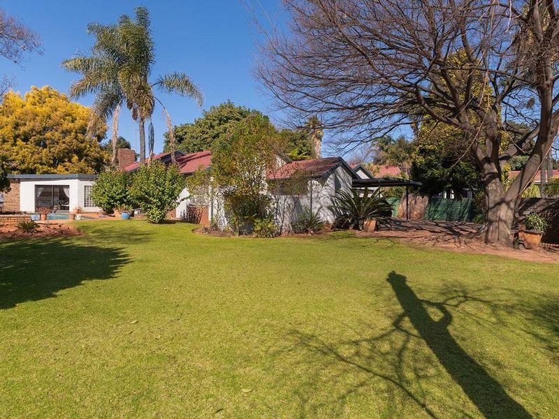 Over 1500sqm yard with growth potential Home within Secured area of Glen Marais - Photo 2