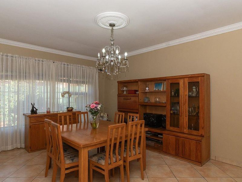 Over 1500sqm yard with growth potential Home within Secured area of Glen Marais - Photo 9