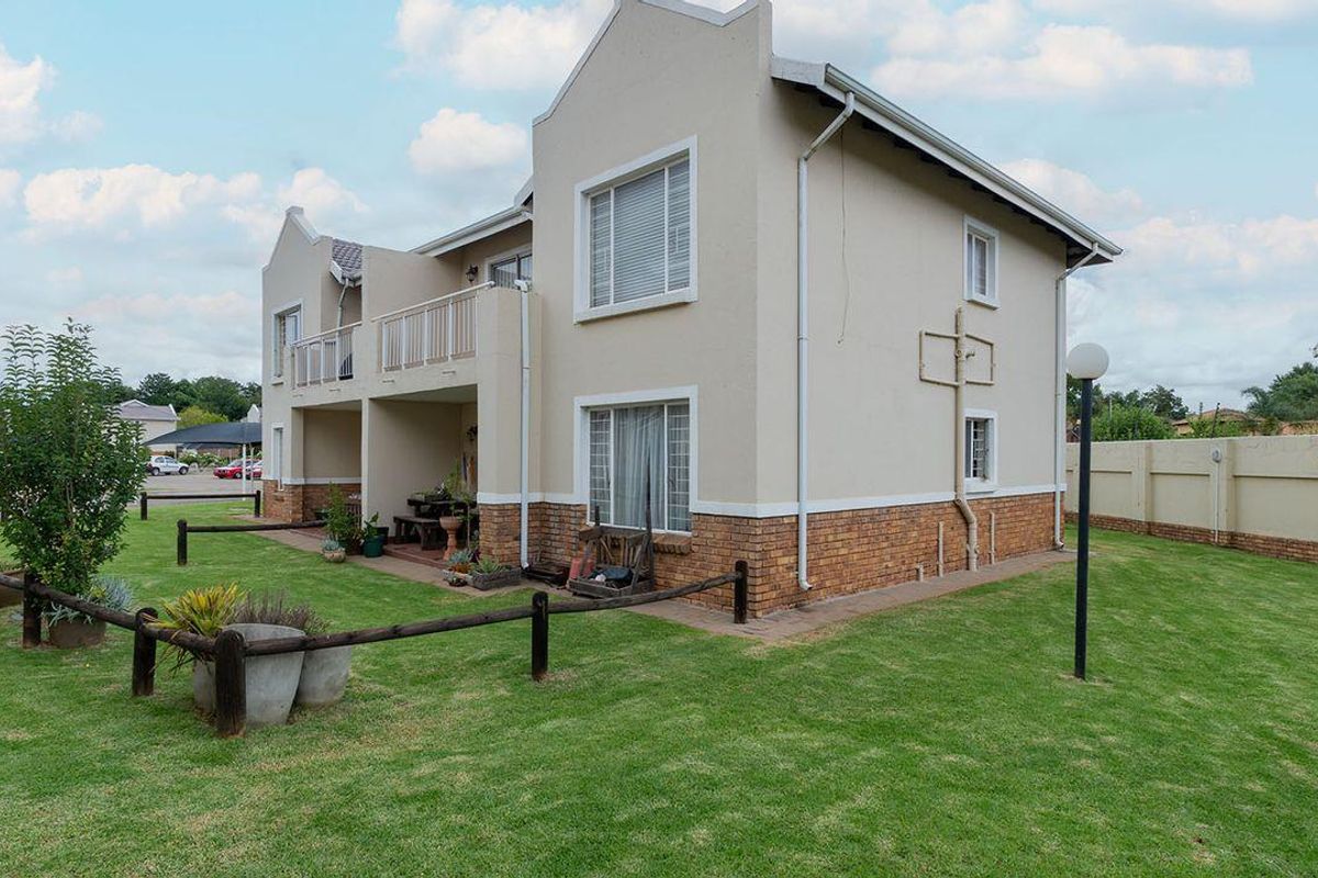 Dunhurst, Norton Home Estates: A Charming Ground Floor Retreat - Photo 2