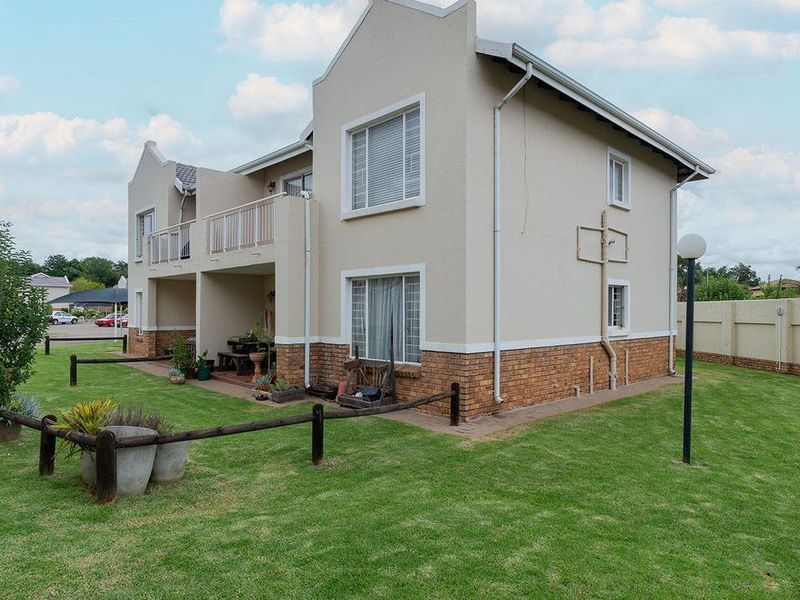 Dunhurst, Norton Home Estates: A Charming Ground Floor Retreat - Photo 2