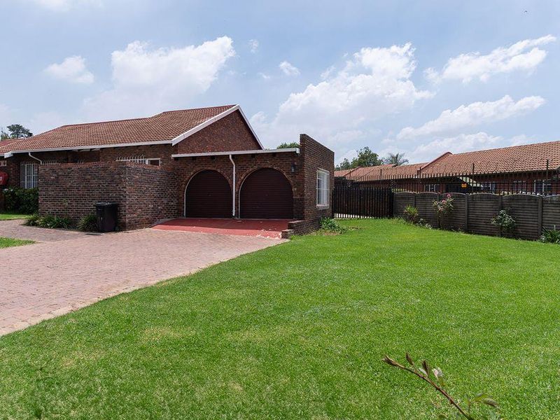 140Sqm unit with garden and garage in Panorama Gardens, Kempton Park - Photo 4