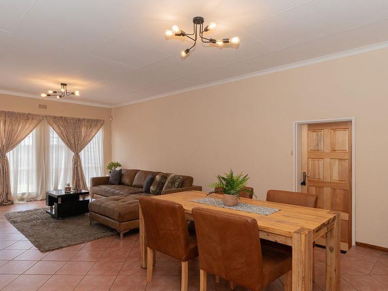 140Sqm unit with garden and garage in Panorama Gardens, Kempton Park - Photo 10