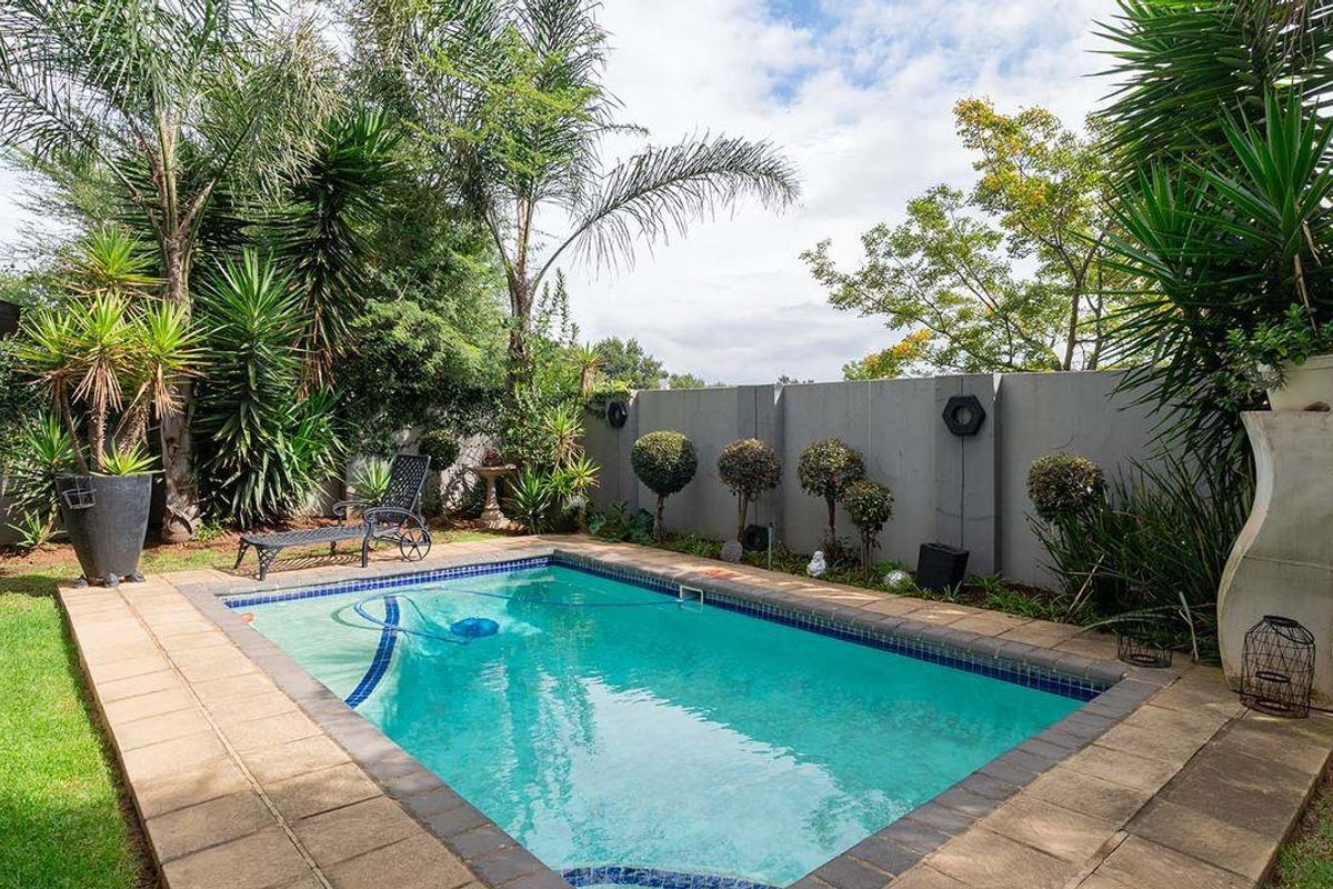 Luxury Living at Its Finest: Crowned Eagle Crescent, Glen Eagles Estate - Photo 5