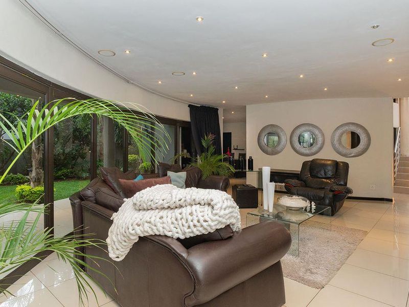 Luxury Living at Its Finest: Crowned Eagle Crescent, Glen Eagles Estate - Photo 10