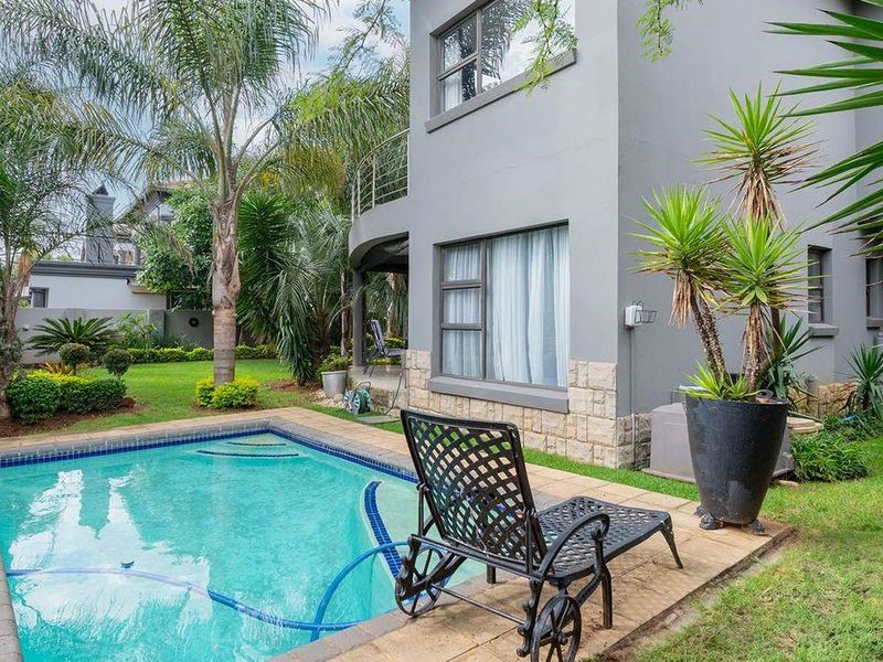 Luxury Living at Its Finest: Crowned Eagle Crescent, Glen Eagles Estate - Photo 2