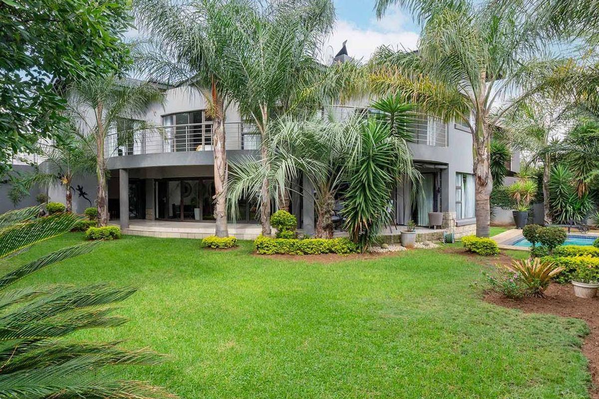 Luxury Living at Its Finest: Crowned Eagle Crescent, Glen Eagles Estate - Photo 4