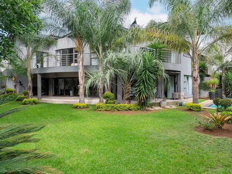 Luxury Living at Its Finest: Crowned Eagle Crescent, Glen Eagles Estate - Photo 4