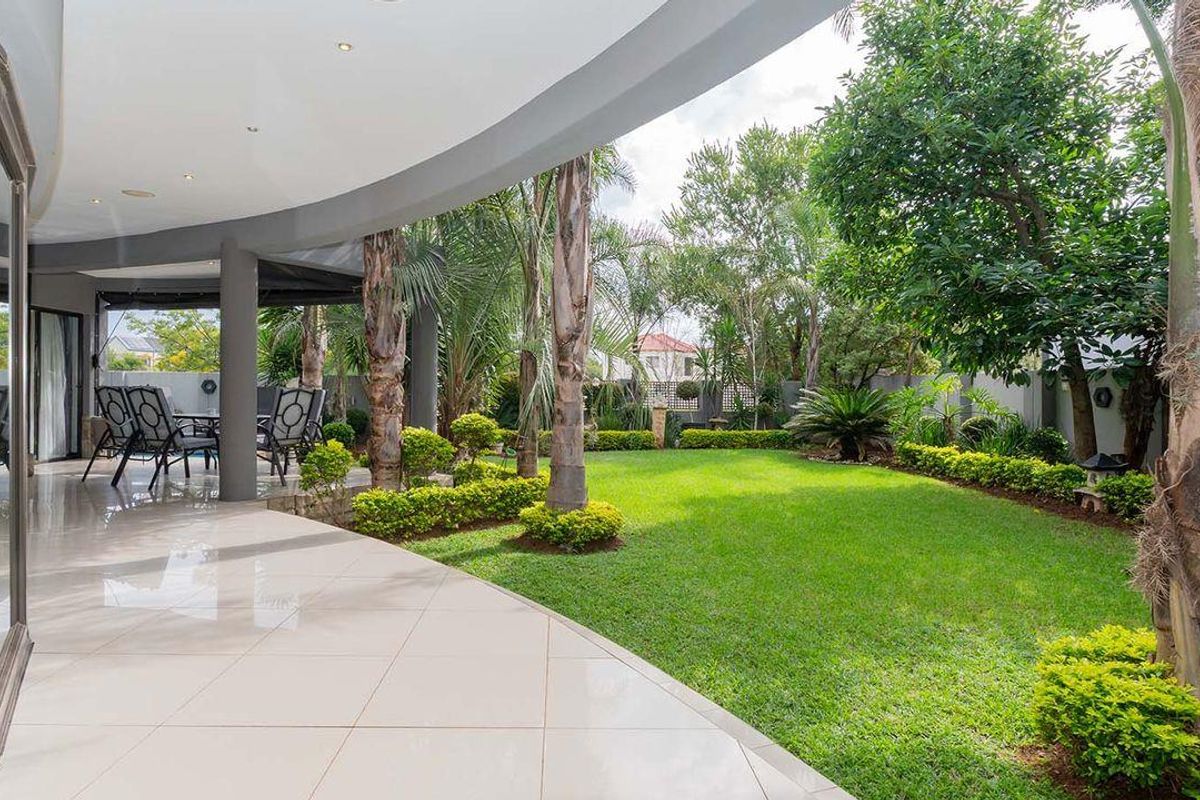 Luxury Living at Its Finest: Crowned Eagle Crescent, Glen Eagles Estate - Photo 3