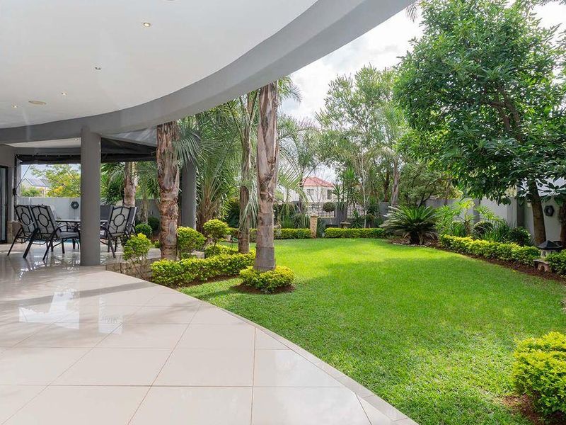 Luxury Living at Its Finest: Crowned Eagle Crescent, Glen Eagles Estate - Photo 3