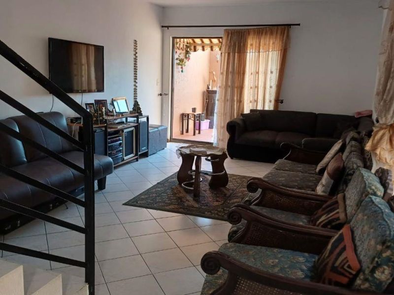 Secure 2 Bedroom Duplex Unit in Boom-Off Area - Photo 10