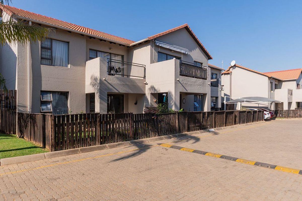 Pet-Friendly & Family-Friendly Haven in a Secure Complex - Photo 3