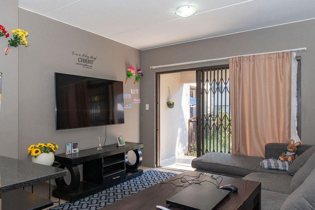 Pet-Friendly & Family-Friendly Haven in a Secure Complex - Photo 5